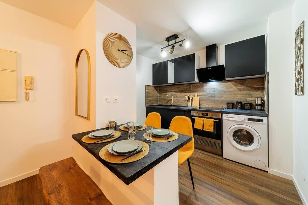 Le Cocon Retro-Chic A La Capitale Apartment Saint-Denis Bagian luar foto