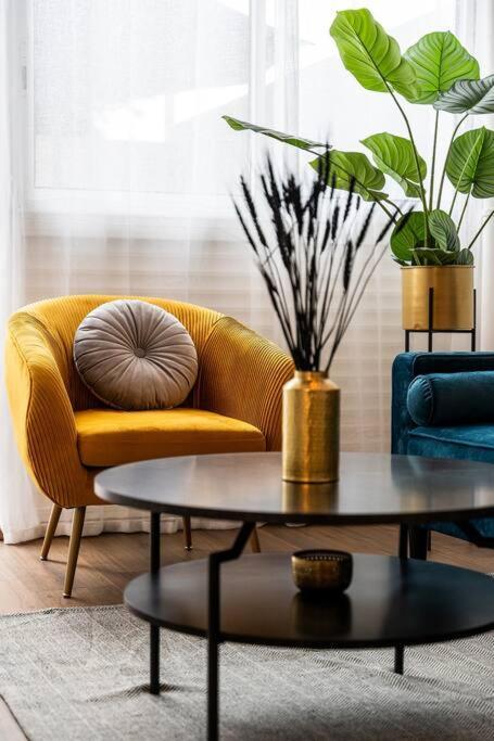 Le Cocon Retro-Chic A La Capitale Apartment Saint-Denis Bagian luar foto
