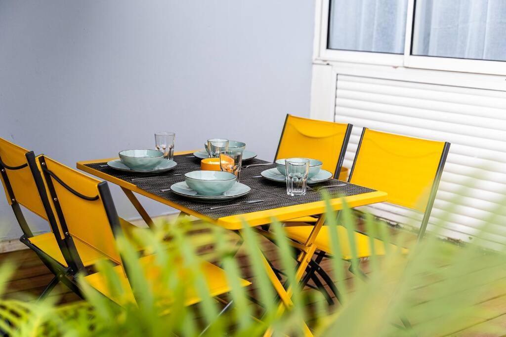Le Cocon Retro-Chic A La Capitale Apartment Saint-Denis Bagian luar foto